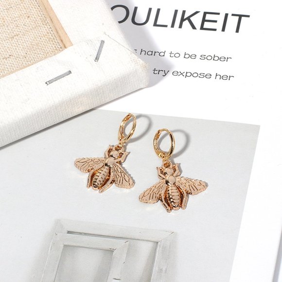 💕last one Bees Insect Hoop Huggie Earrings Gold - Picture 4 of 5